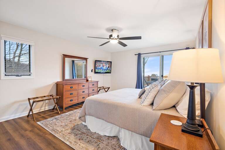 Deck Access, TV and Ensuite Bathroom in the Master Bedroom Deck Access, TV and Ensuite Bathroom in the Master Bedroom