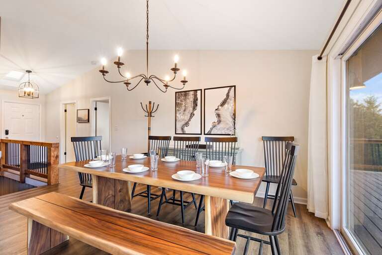 Dining with Seating for a Full House Dining with Seating for a Full House