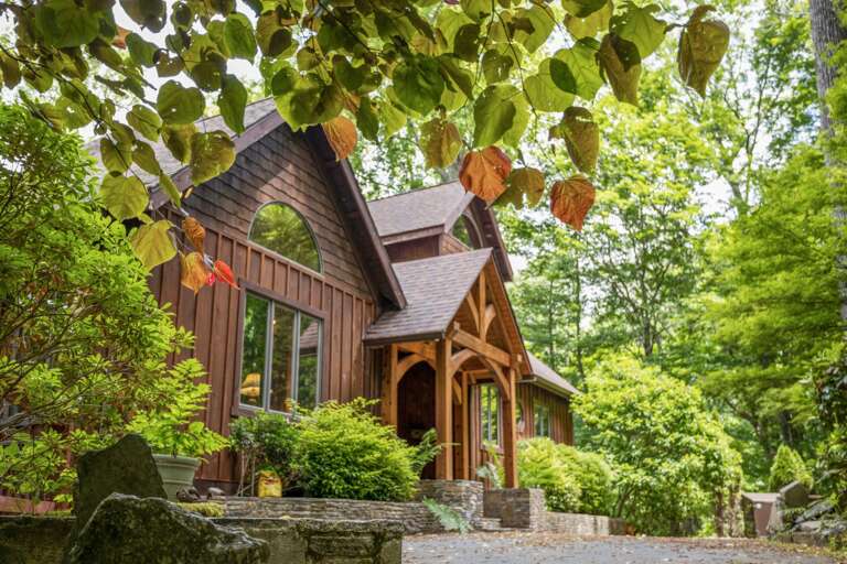 Log Cabin in a Peaceful Wooded Setting