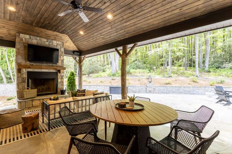Outdoor Living Space with Dining Table Outdoor Living Space with Dining Table