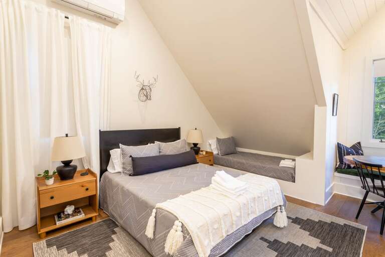 Queen Bed and Twin Bed in the Apartment Queen Bed and Twin Bed in the Apartment