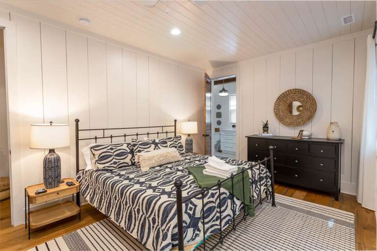 Upstairs King Suite Upstairs King Suite