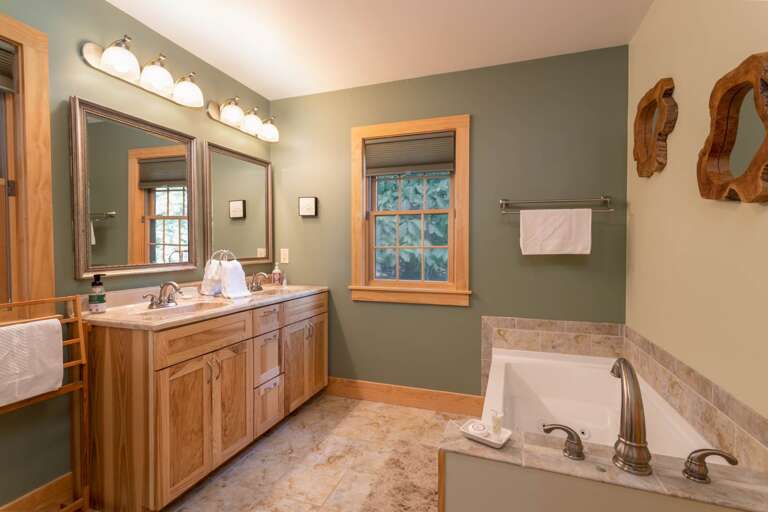 Master Bathroom with Jetted Tub and Double Vanity Sinks Master Bathroom with Jetted Tub and Double Vanity Sinks