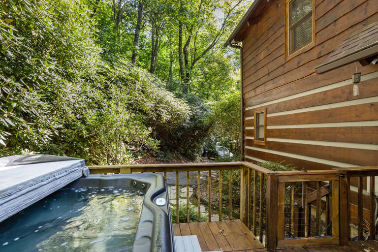 Private Secluded Home with Hot Tub