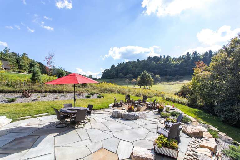 Enjoy the Mountains at Starry Night!