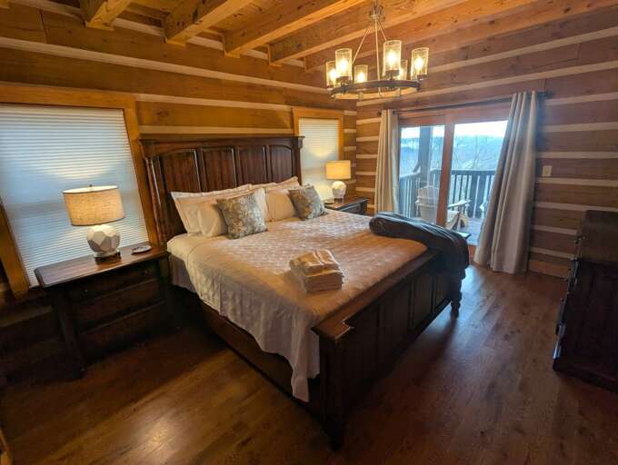 King Bed, Deck Access and Private Bathroom in the Master