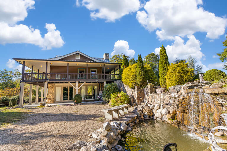 Hokie Hideaway Mountain and Lake Views 3 Bedroom Vacation in Butler TN (161652