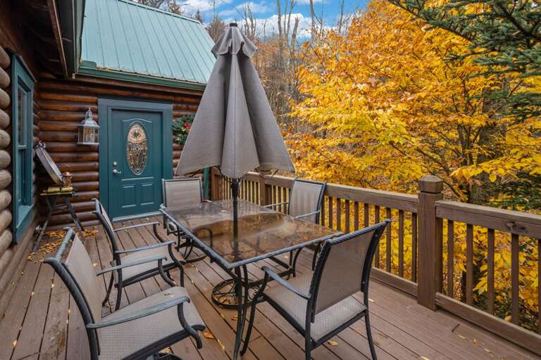 Outdoor Dining on the Main Level Deck