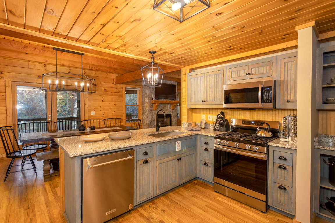 Mountain Air Cabin Resort Style 6 Bedroom Vacation Rental in Foscoe NC