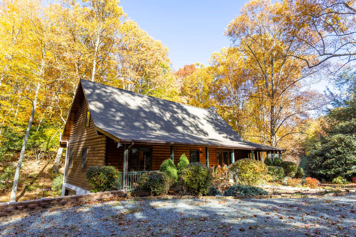 Mountain Air Cabin Resort Style 6 Bedroom Vacation Rental in Foscoe NC