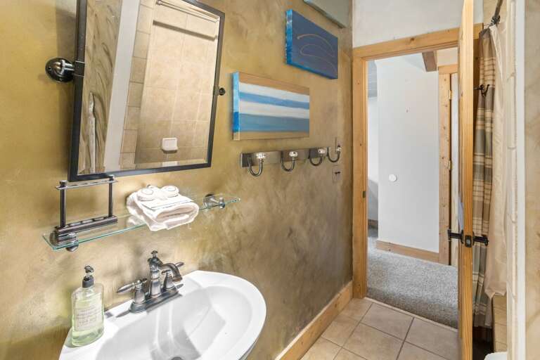 Upstairs Ensuite Bathroom Upstairs Ensuite Bathroom