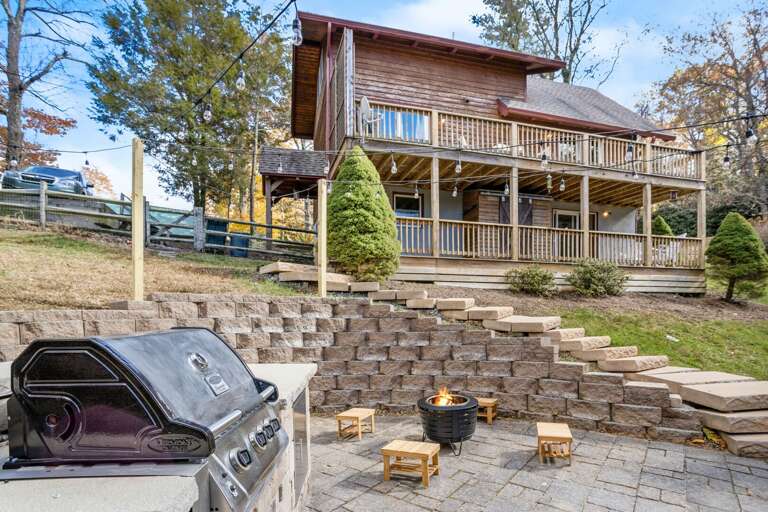 Wood Burning Fire Pit and Built in Gas Grill Wood Burning Fire Pit and Built in Gas Grill