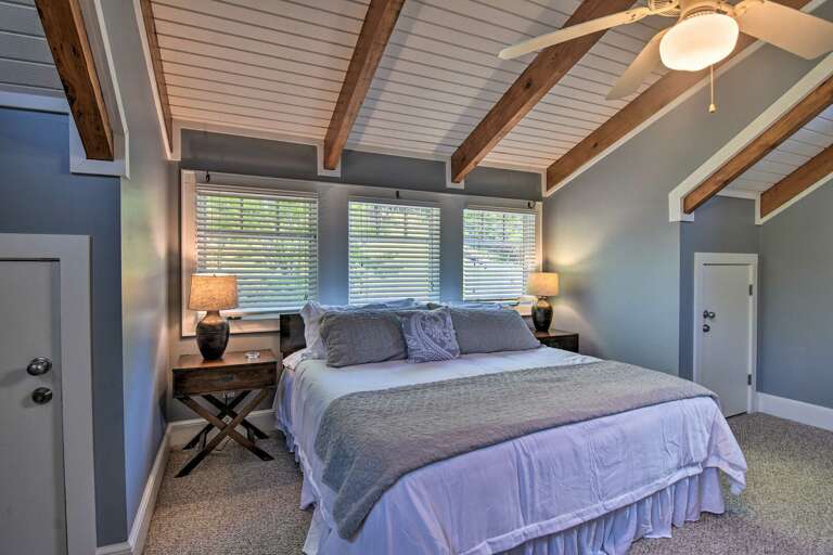 Upper Level King Bedroom Upper Level King Bedroom