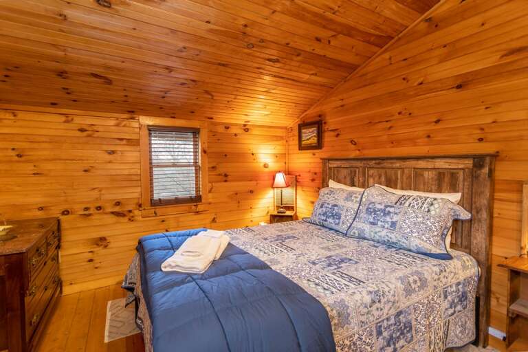 Upstairs Queen Bedroom Upstairs Queen Bedroom