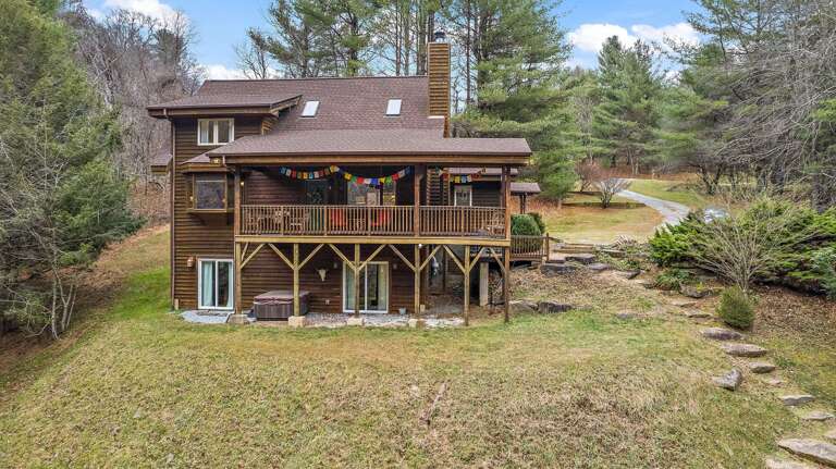 Enjoy a Peaceful Riverside Stay at Grandmas Getaway