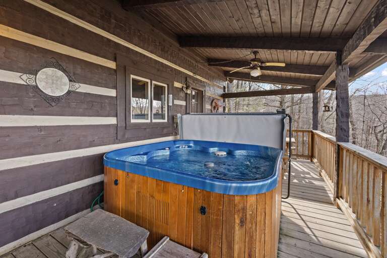 Hot Tub with Steps and Lift Assist Cover Hot Tub with Steps and Lift Assist Cover