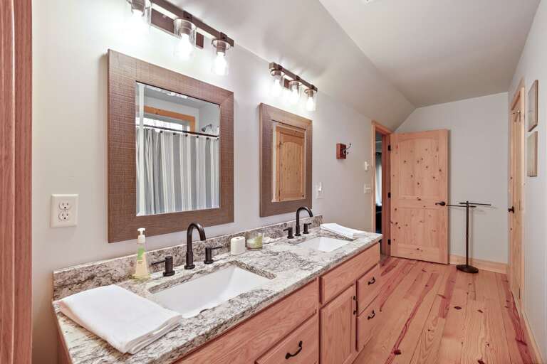 Full Ensuite Bathroom in the Upper Level King Room