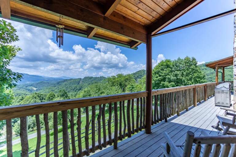 Enjoy the Mountains at Sunset View Lodge