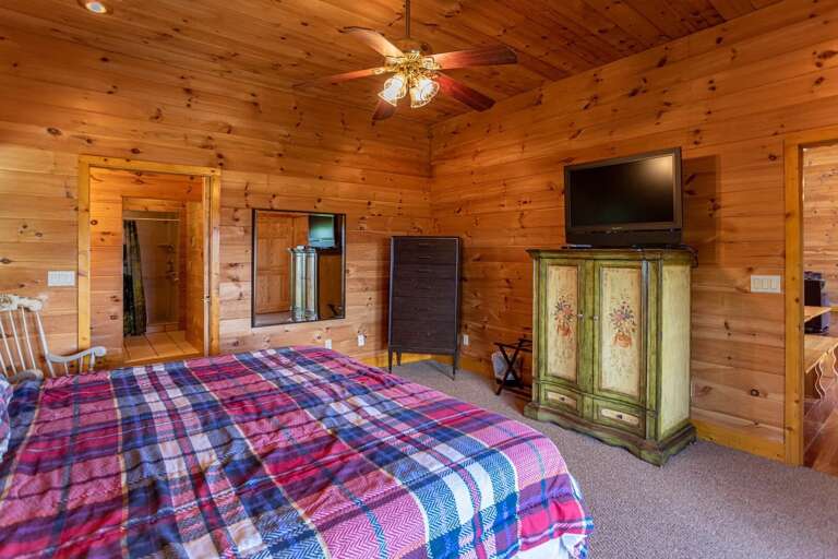 Master Bedroom with a TV and Ensuite Bathroom