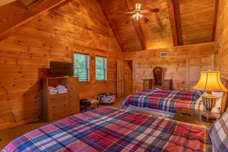 Spacious Upstairs Bedroom with Queen Beds