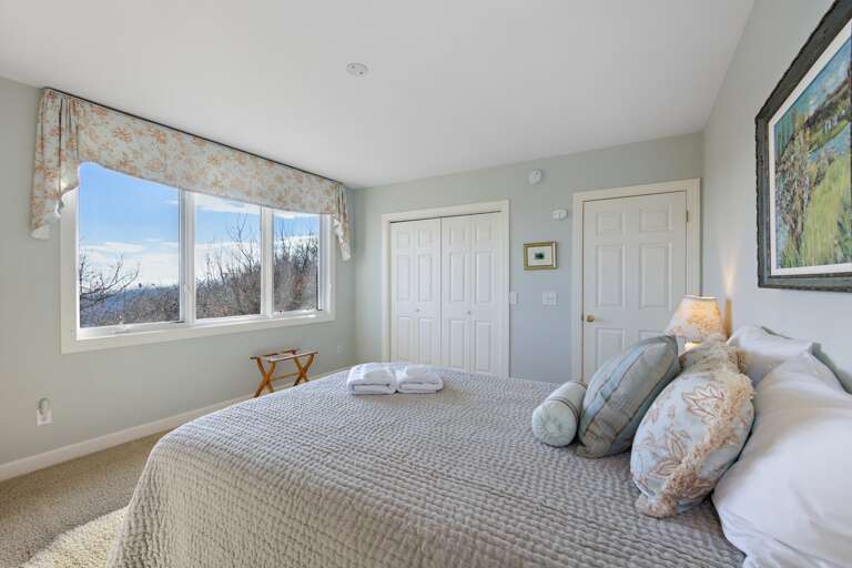 Comfortable Queen Bedroom