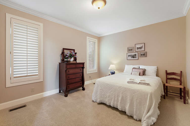 Main Floor Queen Bedroom