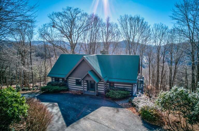 Getaway to the Mountains at Peek-A-Boo Lodge!