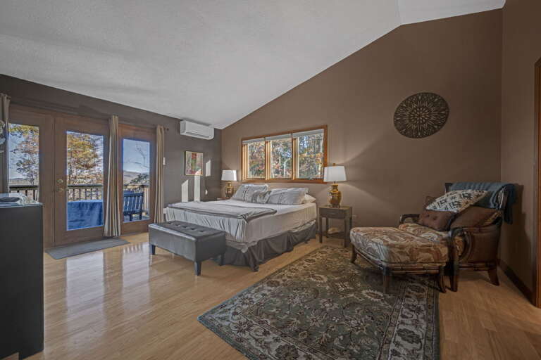 King Bed, Deck Access, TV and Ensuite Bathroom in the Master