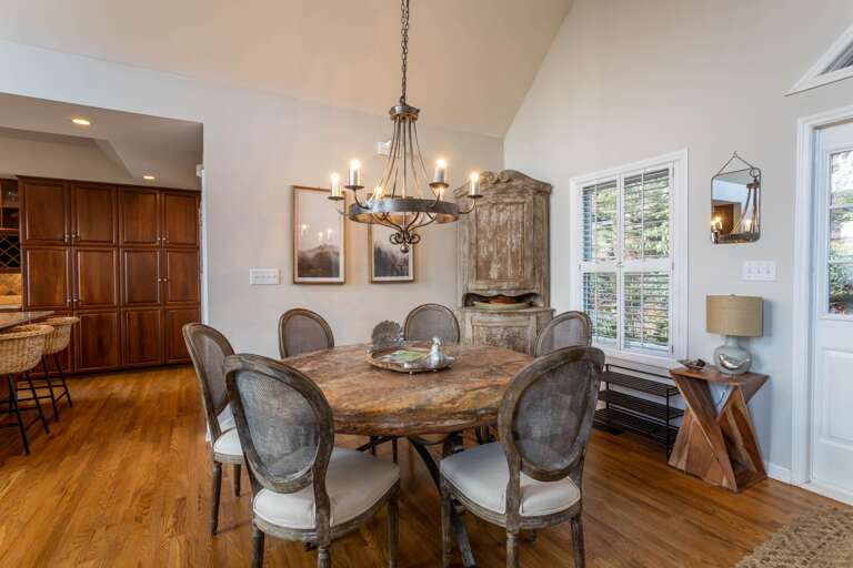 Seating for Six at the Dinning Table with Two at the Bar