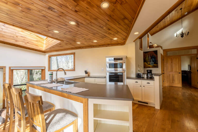 Seating for Three at the Kitchen Bar Top