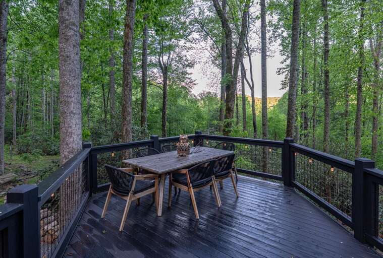 Dine Outdoors with Mountain Views Dine Outdoors with Mountain Views