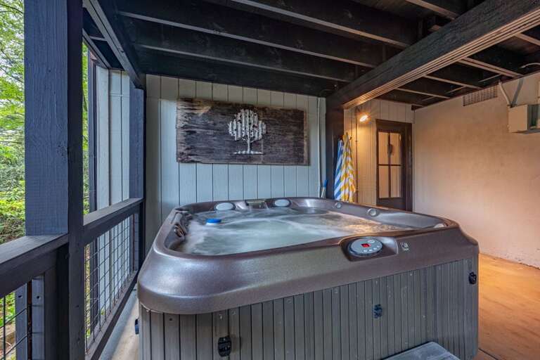 Soak in the Mountain Atmosphere in the Hot Tub Soak in the Mountain Atmosphere in the Hot Tub