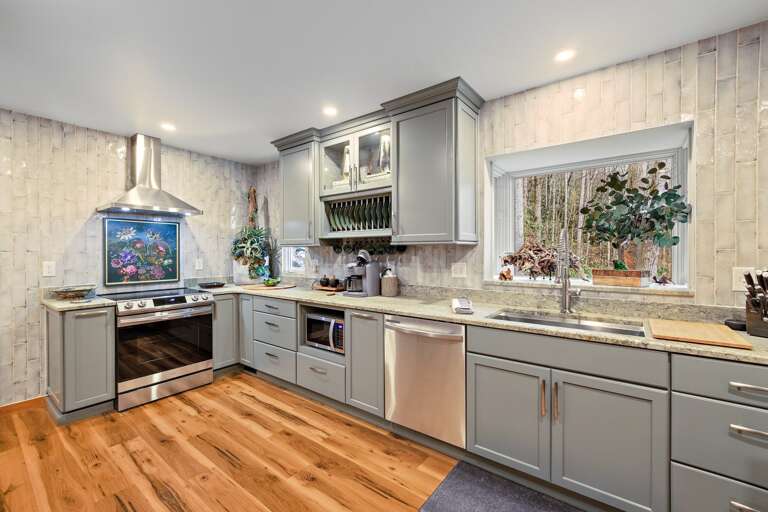 Spacious Accommodating Kitchen Spacious Accommodating Kitchen