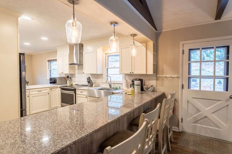 Granite Counter Tops and Kitchen Bar Seating Granite Counter Tops and Kitchen Bar Seating