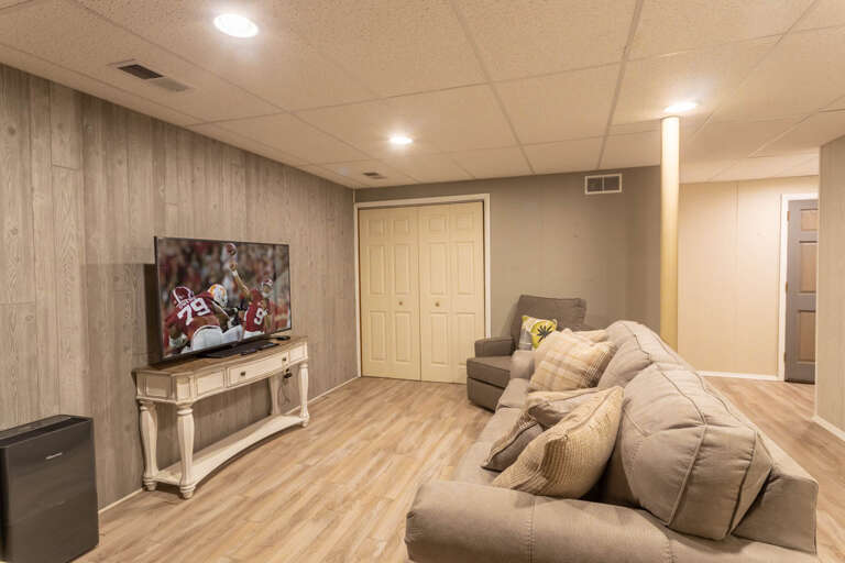 TV and Queen Size Sleeper Sofa in the Family Room TV and Queen Size Sleeper Sofa in the Family Room