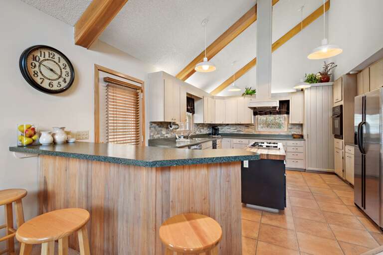 Kitchen with Peninsula Seating Kitchen with Peninsula Seating