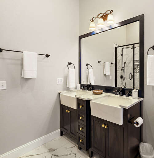 Double Vanities in the Master Bathroom Double Vanities in the Master Bathroom