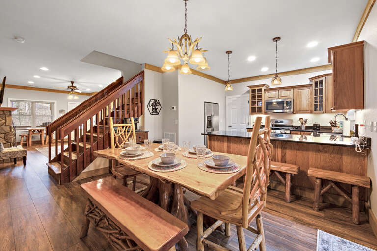 Seating for Ten at the Table and Kitchen Bar Seating for Ten at the Table and Kitchen Bar