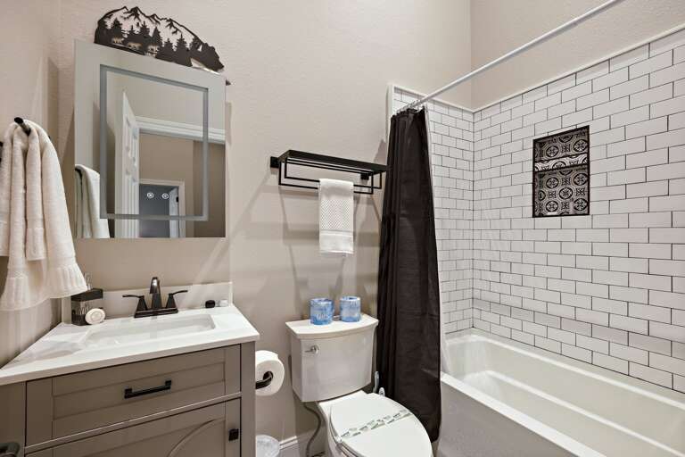 Upper Level Shared Full Bathroom Upper Level Shared Full Bathroom
