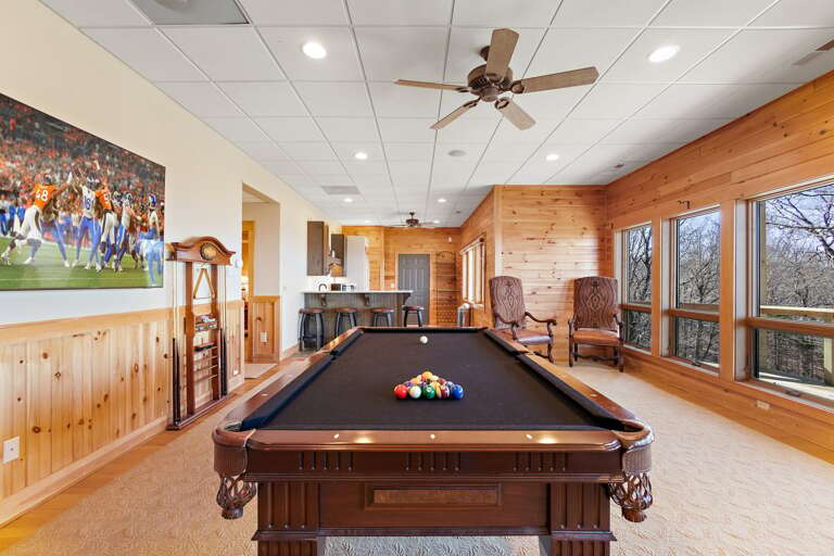 Game Room with Wet Bar, Big Screen TV and Pool Table