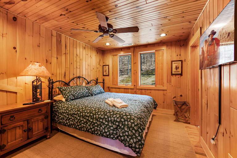 Queen Bed, TV and Jack and Jill Bathroom Upstairs