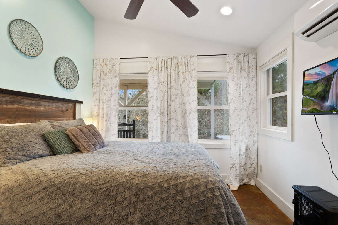 Clementine Cottage Dog Friendly 1 Bedroom Vacation Rental Property in