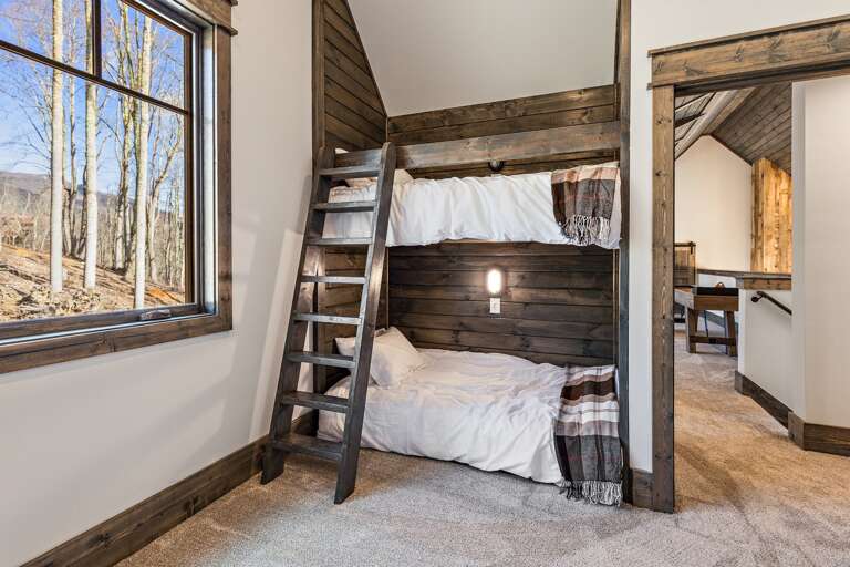 Bunk Room with Twin-Over-Twin Bunk Bunk Room with Twin-Over-Twin Bunk