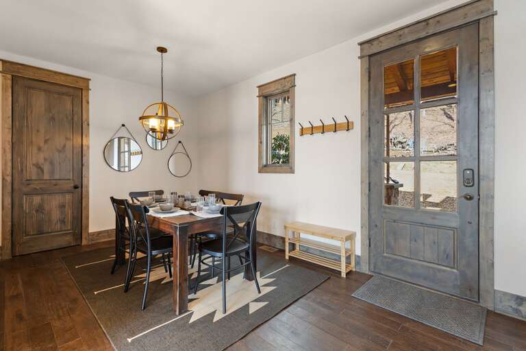 Dining Area Dining Area