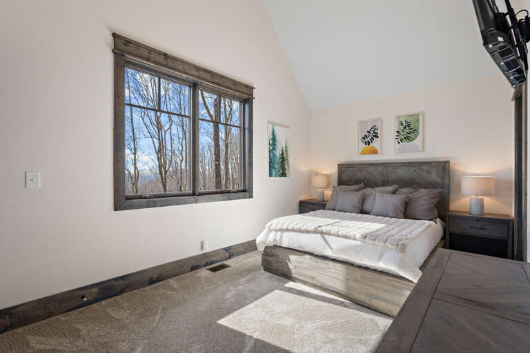 Upper Level Bedroom Upper Level Bedroom