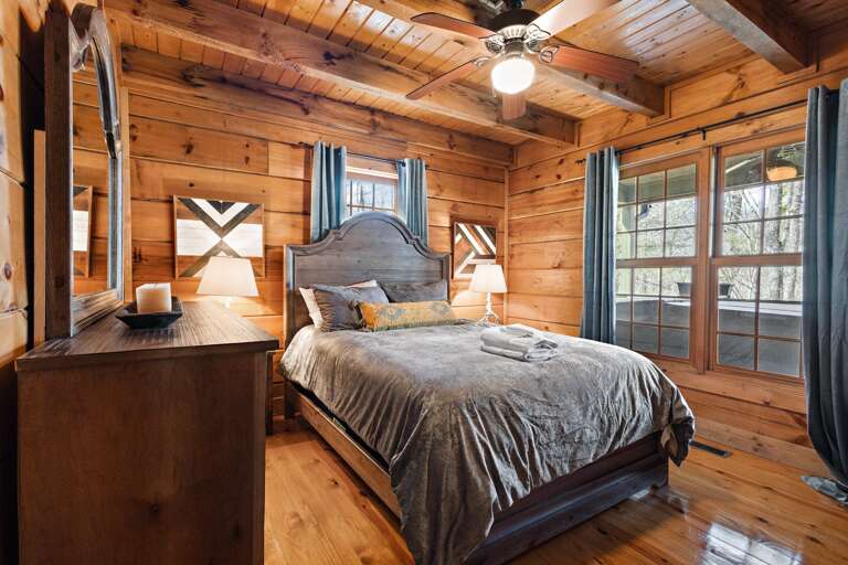 Main Floor Queen Bedroom