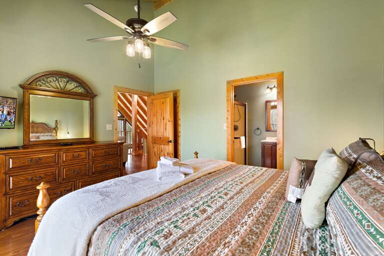 Second Floor King Bedroom with Private Ensuite Second Floor King Bedroom with Private Ensuite