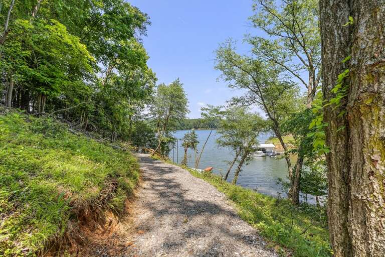 Enjoy a Lake Side Getaway at Heron Hideaway