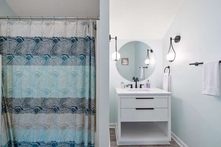 Upper Level Jack-and-Jill Bathroom