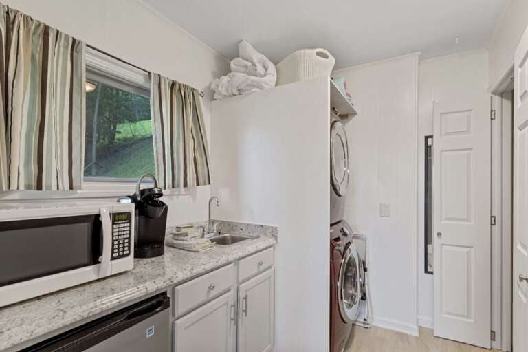 Kitchenette and Laundry Room in the Middle Level Kitchenette and Laundry Room in the Middle Level